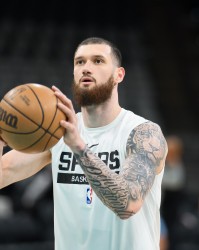 手感一般！马穆凯拉什维利11中4&amp;amp;三分4中0拿到13分&amp;amp;拼到5犯离场